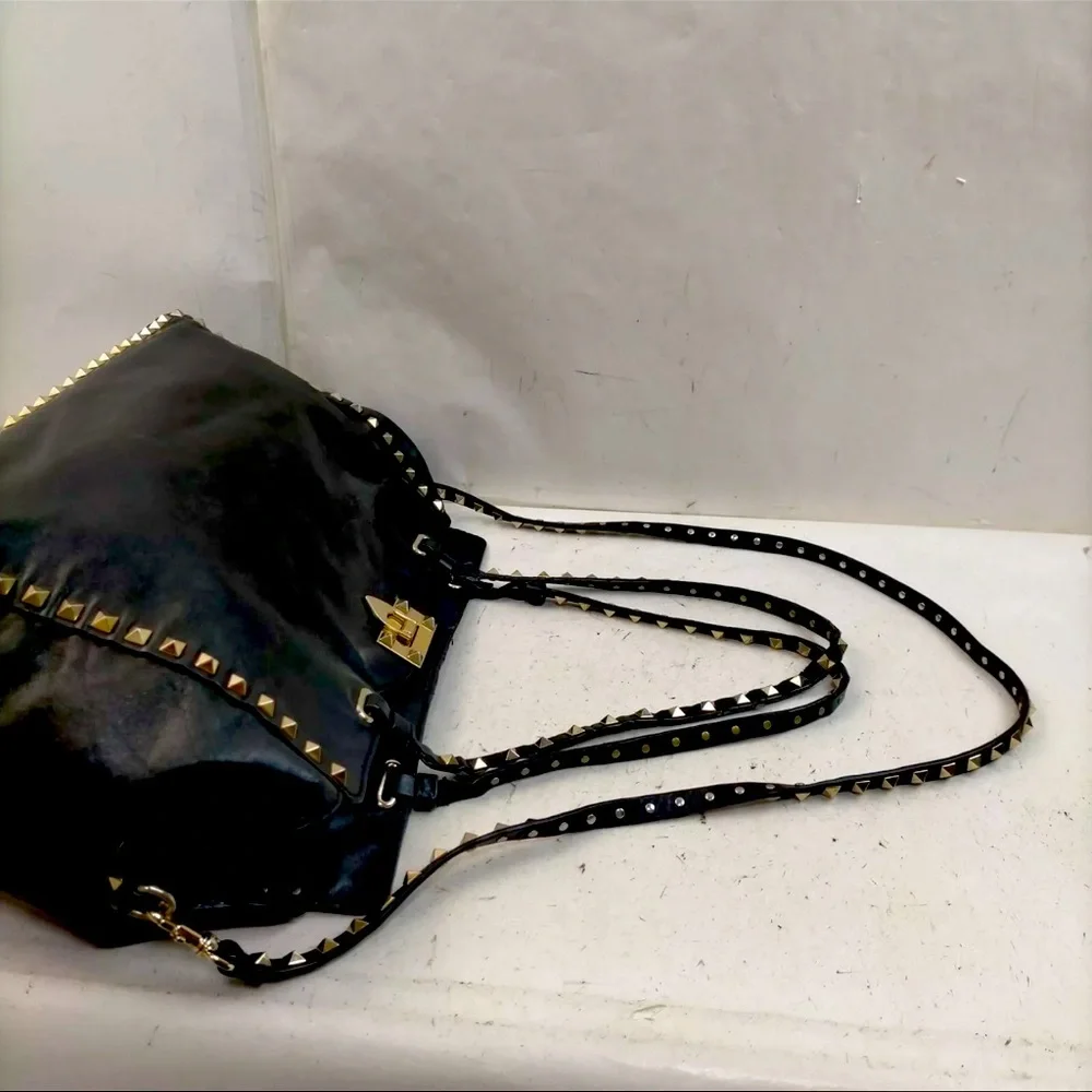AUTH Valentino Garavani Black Medium Rockstud Tote - Picture 8 of 11